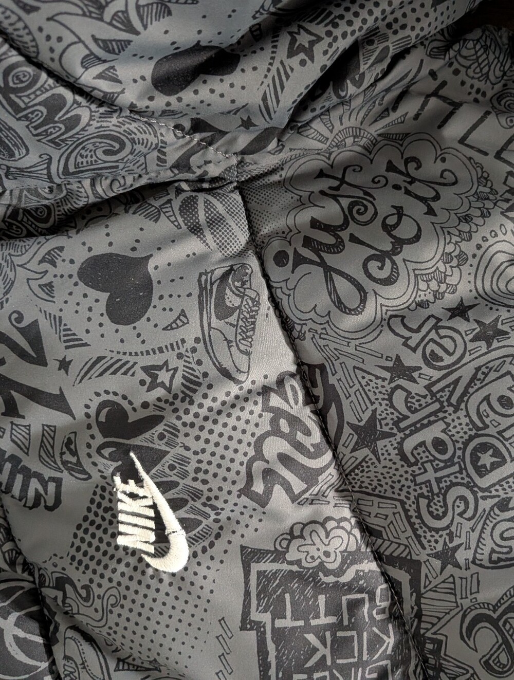 🔥Vintage Nike Women's Graffiti Print Puffer Jacket | Medium | Y2K